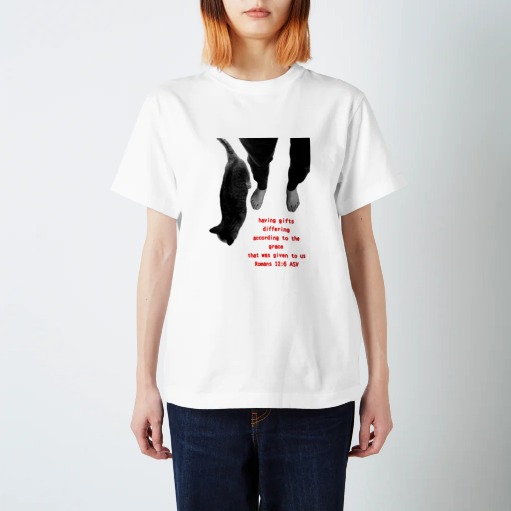 Carly's shopの猫と私の宝物 Regular Fit T-Shirt