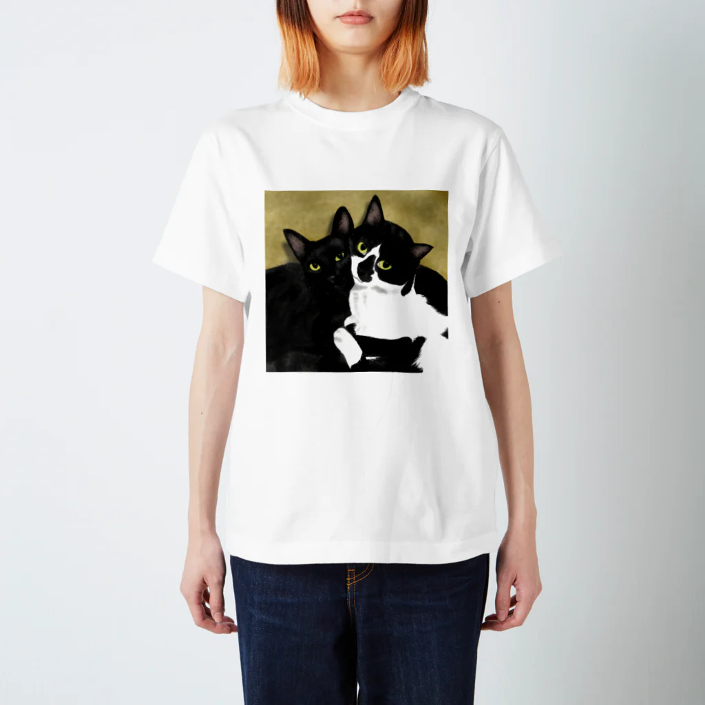 ひげ猫マリオの黒猫&ハチワレ ぶるぱるちゃん スタンダードTシャツ