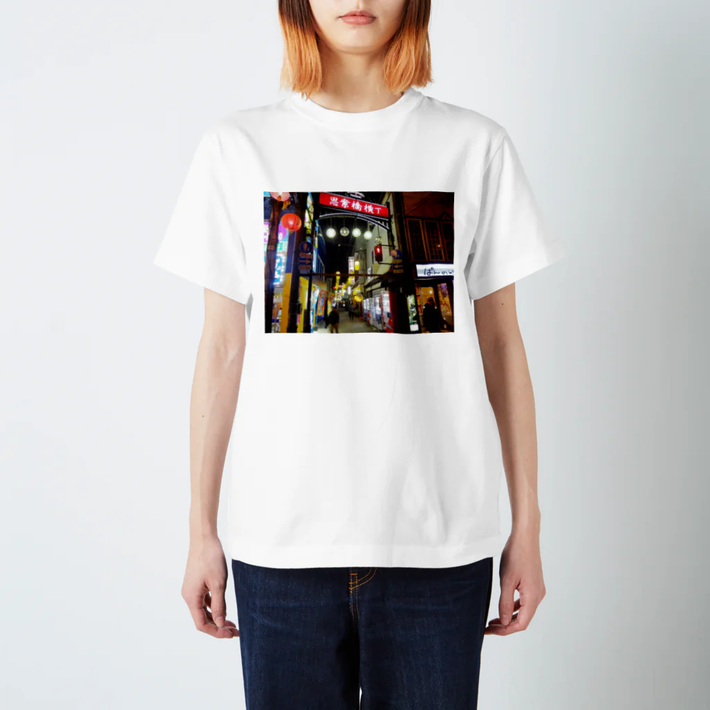 プリン倶楽部のネオン街 スタンダードTシャツ