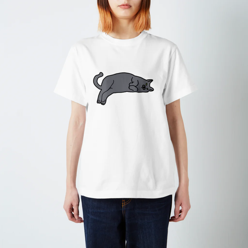 おっさんみたいな猫チャンの寝そべる5.2キロのロシアンブルー Regular Fit T-Shirt