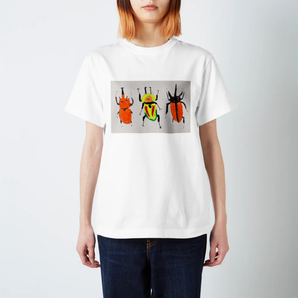 ６歳画伯の店の画伯の作品『かっこいいクワガタとカブトムシ』 Regular Fit T-Shirt