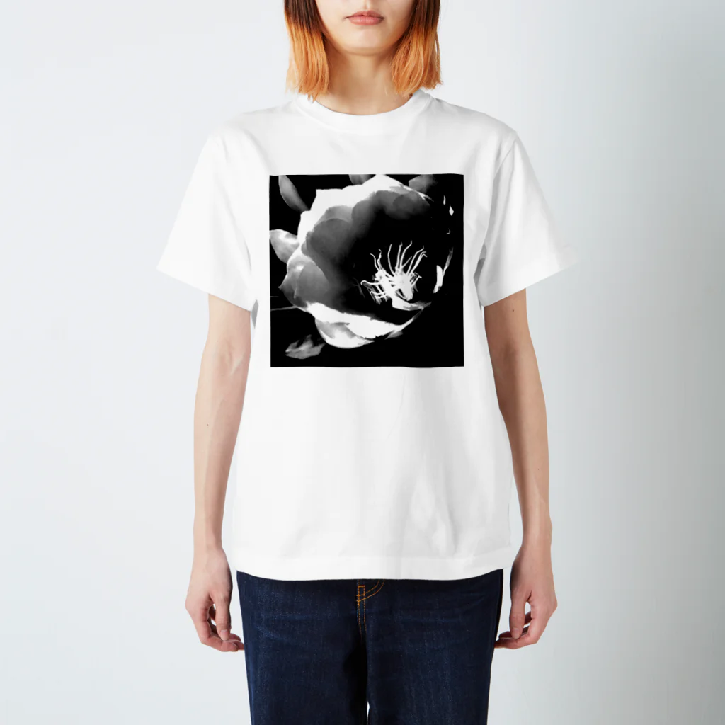 Miyuki_SakagamiのQueen of the Night. Regular Fit T-Shirt