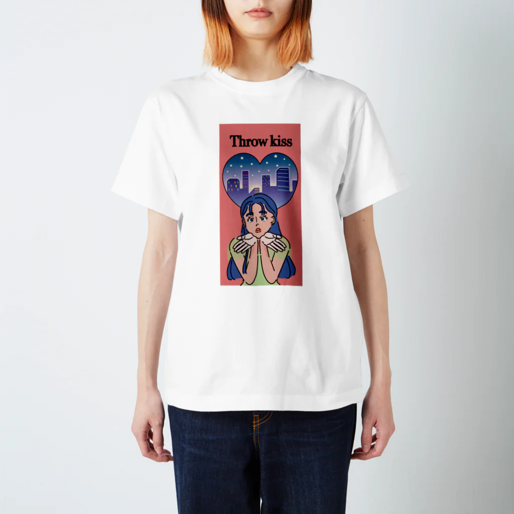 TSUKIKOU SHOP の投げキッスの女の子 スタンダードTシャツ