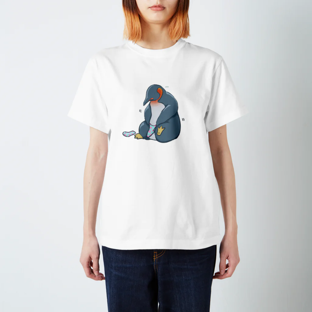 simanagareの永遠に靴下履けないペンギン Regular Fit T-Shirt