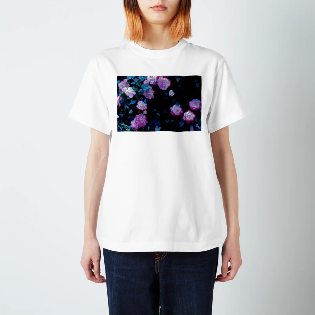 ResistworksのROSE Regular Fit T-Shirt