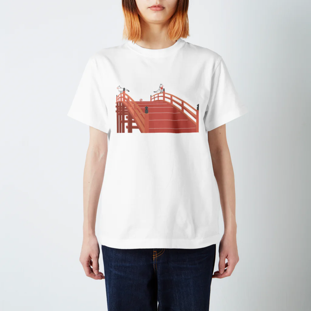 Amiの狐の赤太鼓橋 Regular Fit T-Shirt