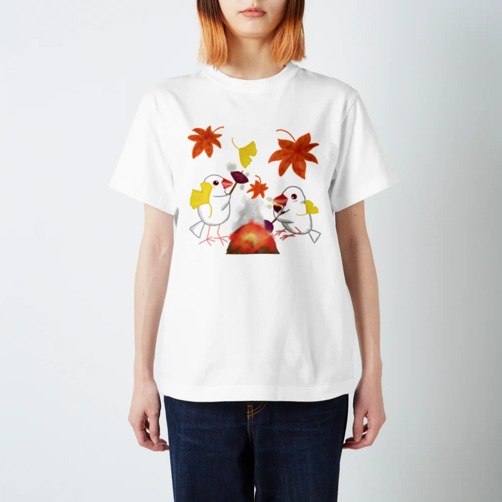 Lily bird（リリーバード）の落ち葉と焼き芋と文鳥ず Regular Fit T-Shirt