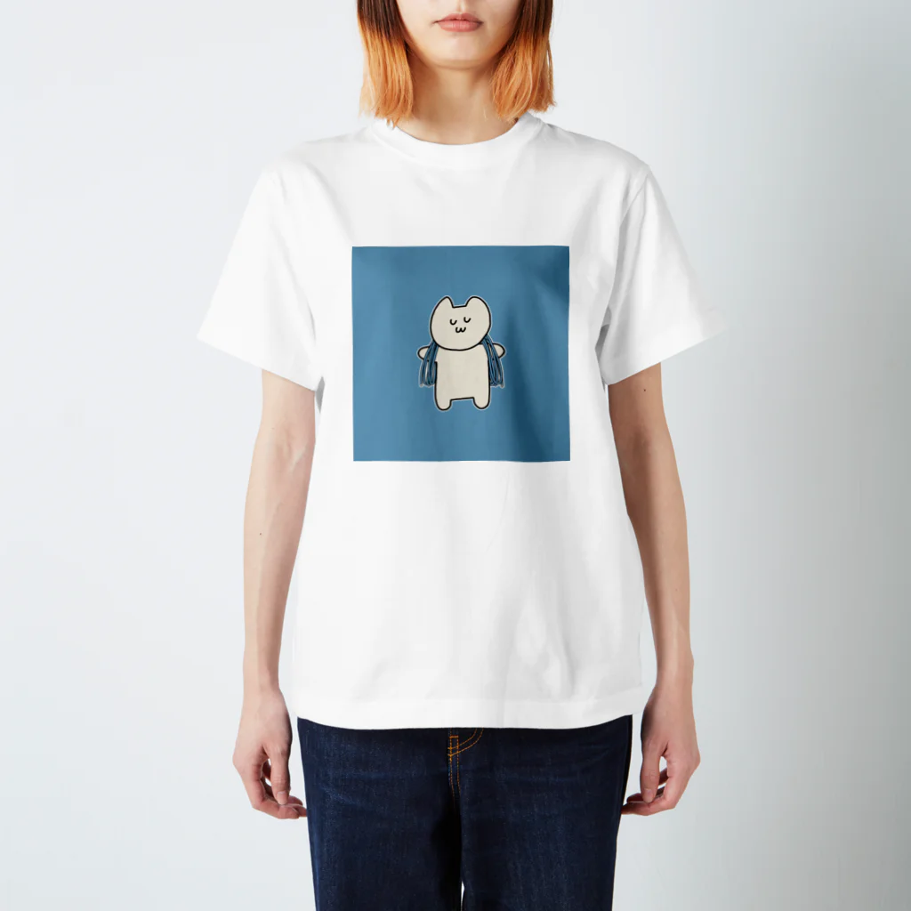 岩と猫の肩にロープをかけた猫ちゃん（水色）Tシャツ Regular Fit T-Shirt