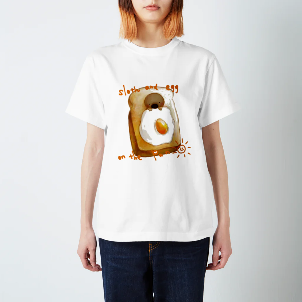 muya's shopのsloth breakfast Regular Fit T-Shirt