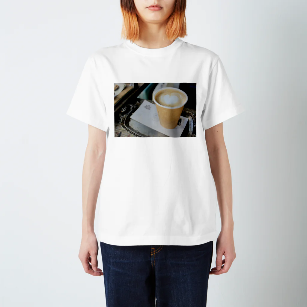 よしえのフォトT・フォトグッズのカフェラテ Regular Fit T-Shirt