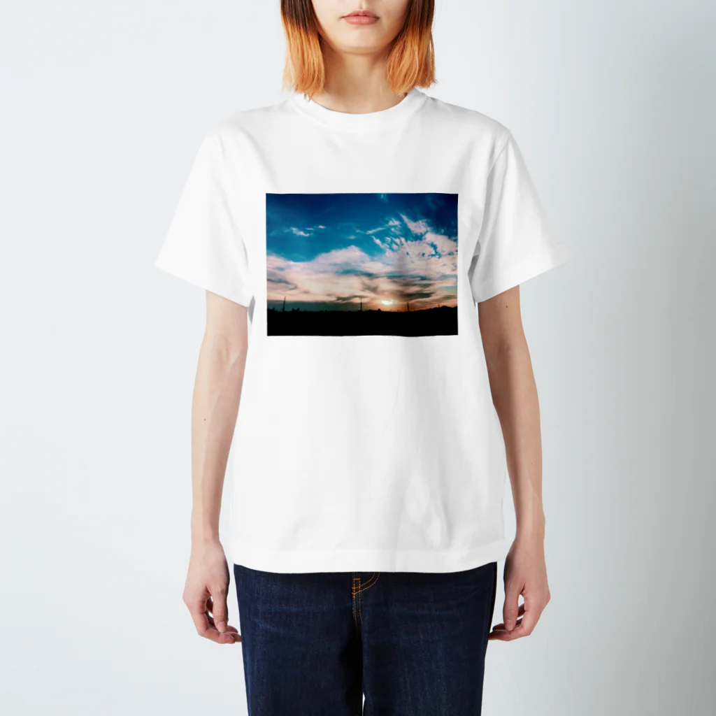 azul(アズゥ)の今日の空 スタンダードTシャツ