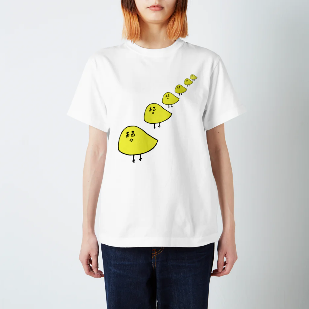 くぼたにんじんのひよこ(だんだん大きくなる) スタンダードTシャツ