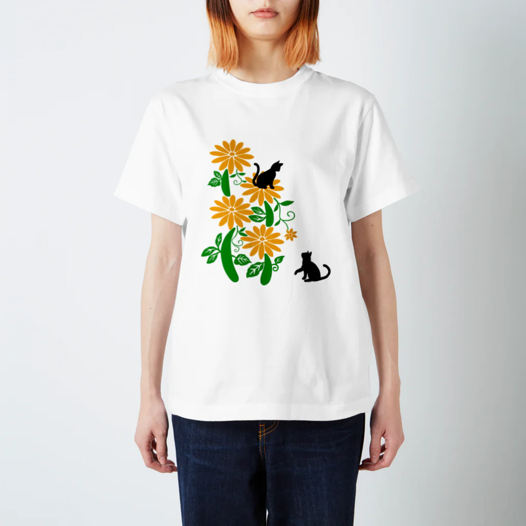 MegSan's free design🌷のフラワーキャットタワー(黒猫) Regular Fit T-Shirt