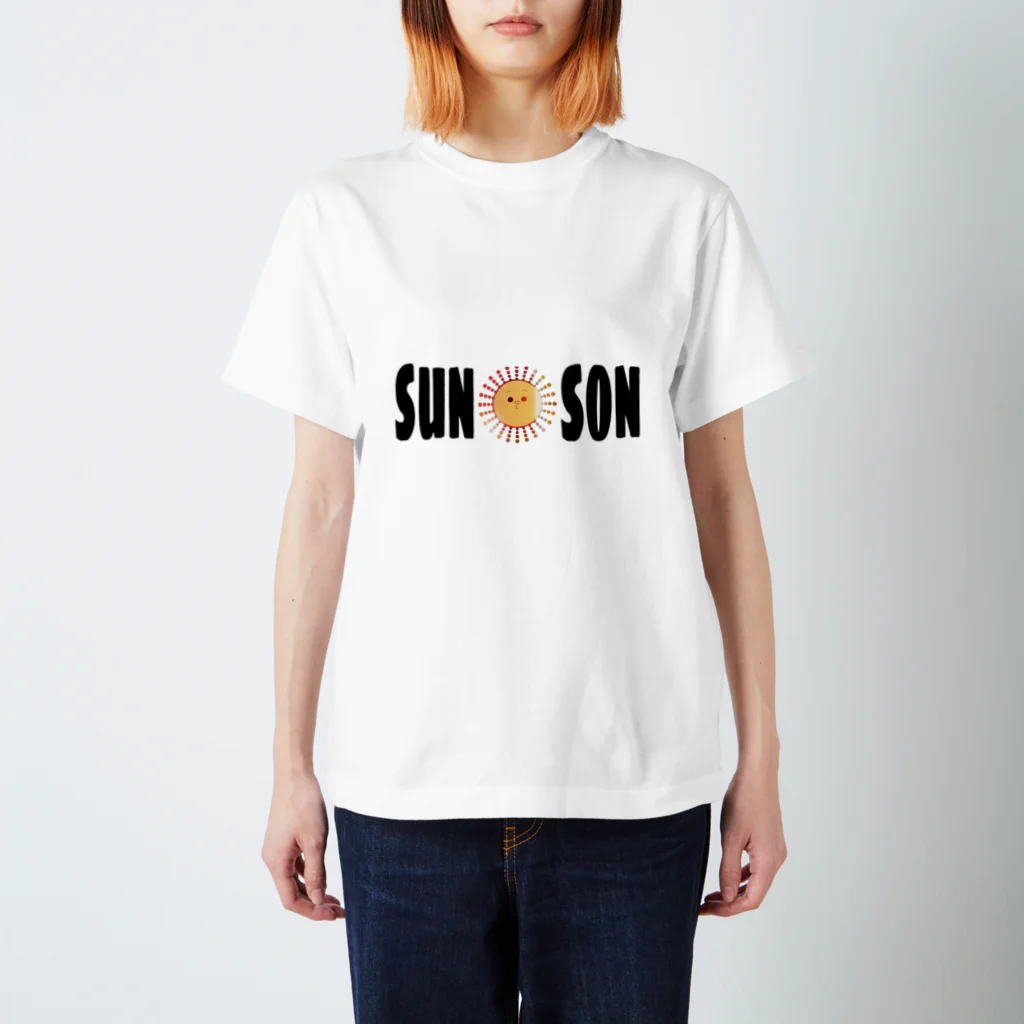 sun☀︎sonのサンサンあかちゃん(ロゴ) スタンダードTシャツ