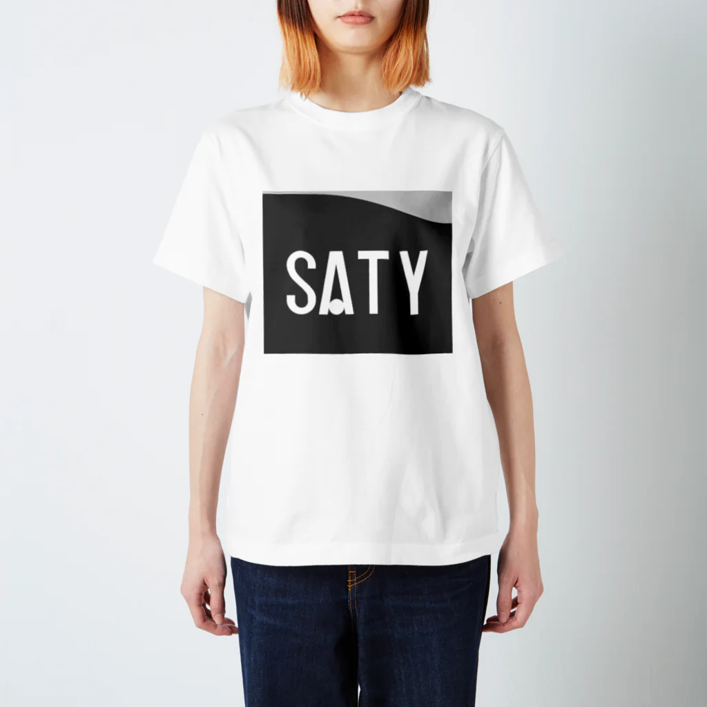 MYCALSHOPのSATY GOODS Regular Fit T-Shirt