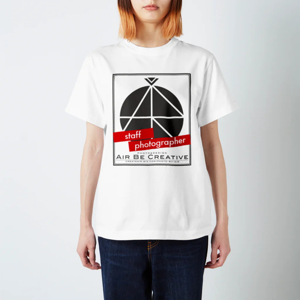 空気椅子のABC「staff photographer」ロゴ スタンダードTシャツ