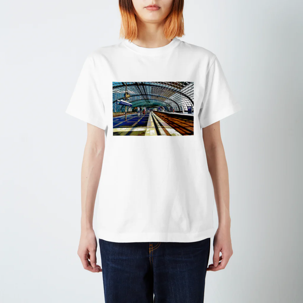 GALLERY misutawoのドイツ ベルリン中央駅のホーム スタンダードTシャツ