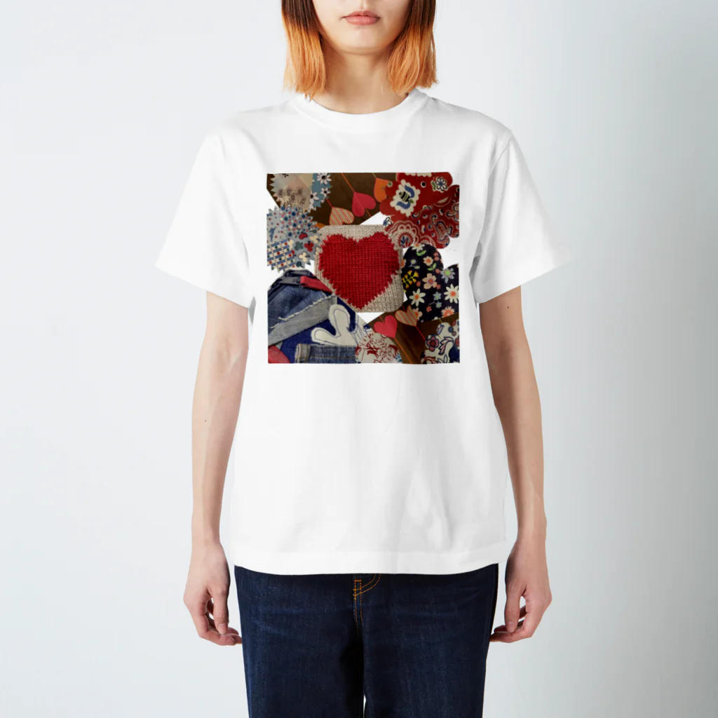 yuccoprimaのheartful collage Regular Fit T-Shirt