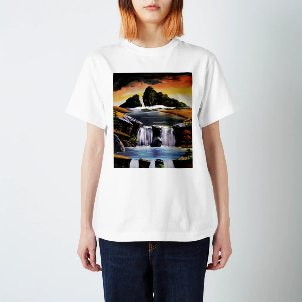 Isseyの奇山の滝 スタンダードTシャツ