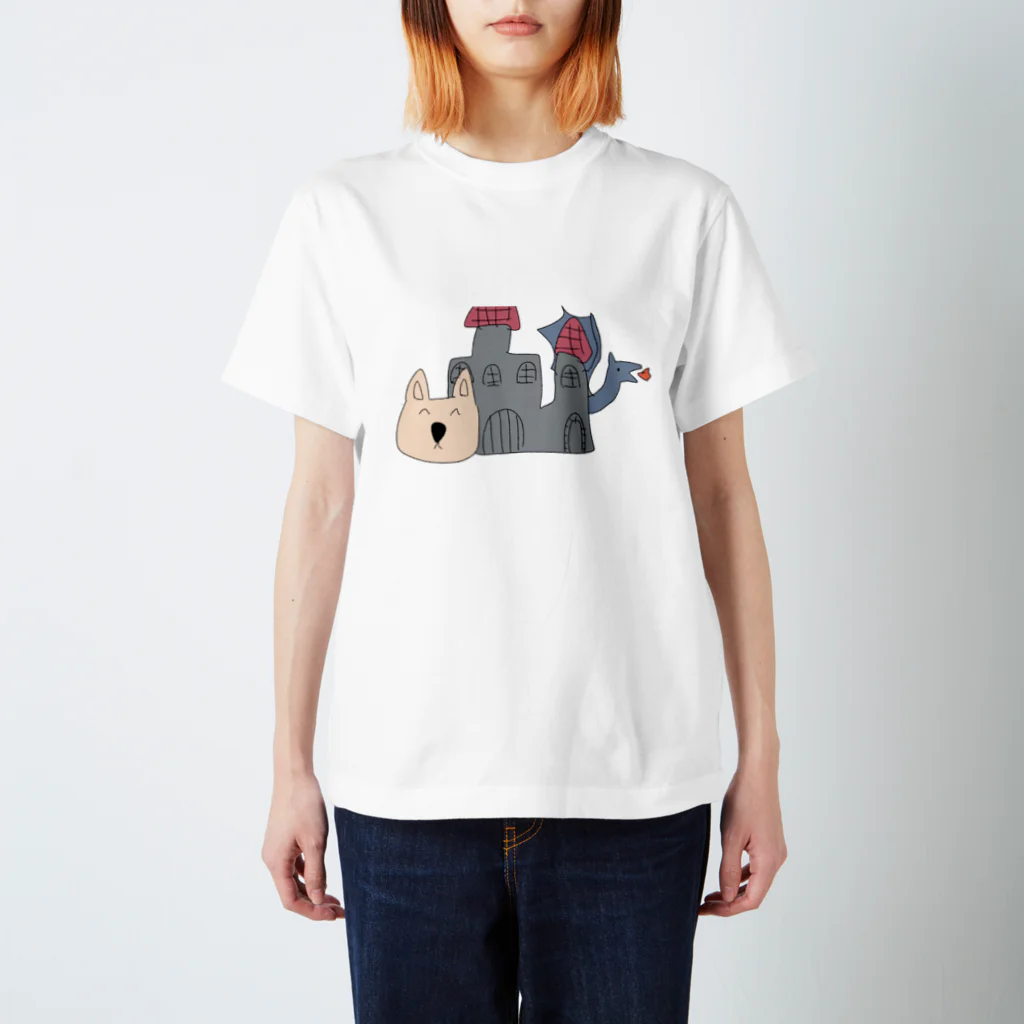 犬パスタの犬が伝説の龍の古城でLOVEした Regular Fit T-Shirt