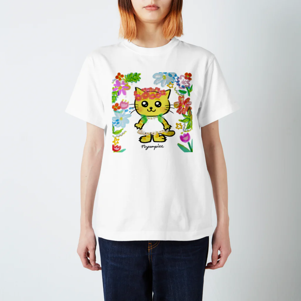 にゃんぴーのお花のうるにゃん（ぜんしん） Regular Fit T-Shirt