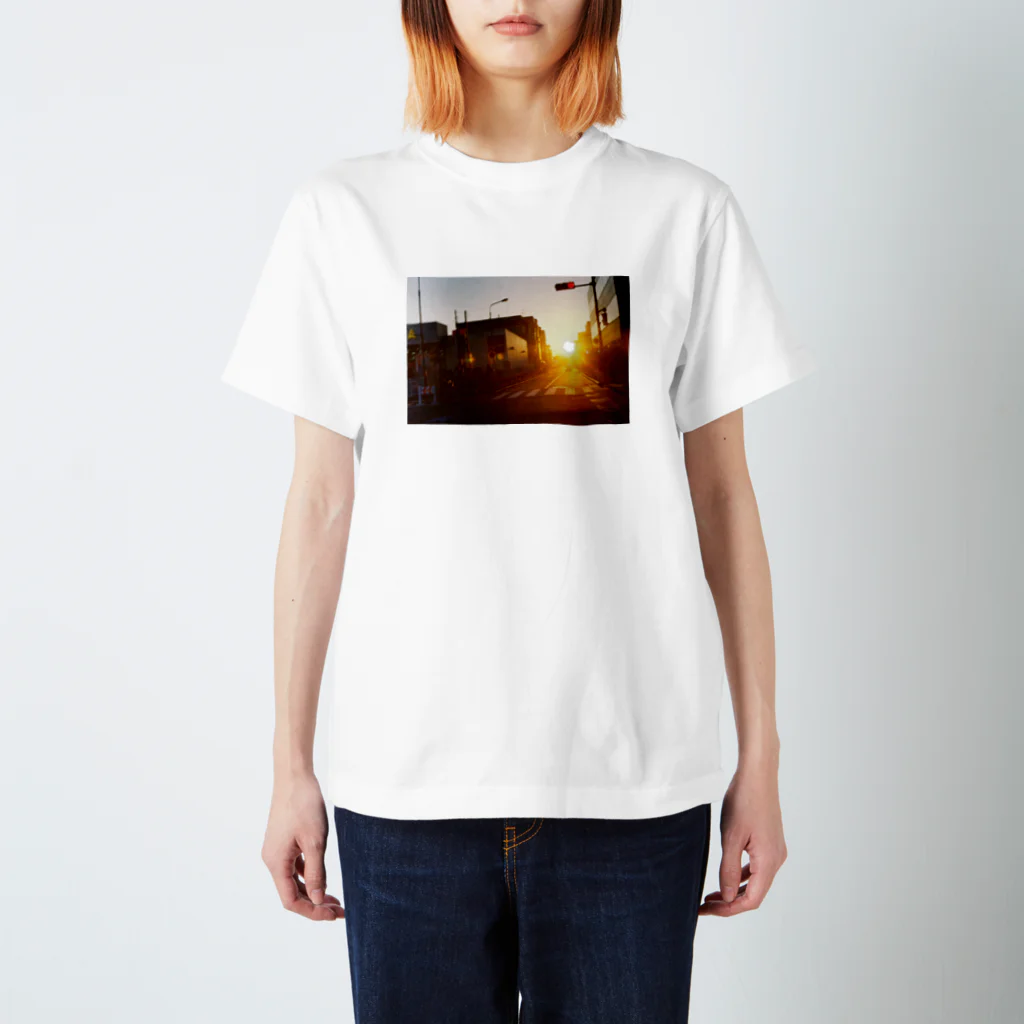 _ainalaend_の夕暮れ時間は赤ーい Regular Fit T-Shirt