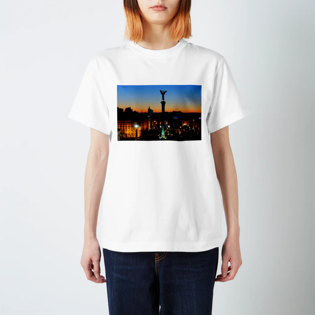 ランタン街・離れの旅するカラフルTシャツ～ウクライナ編～ スタンダードTシャツ