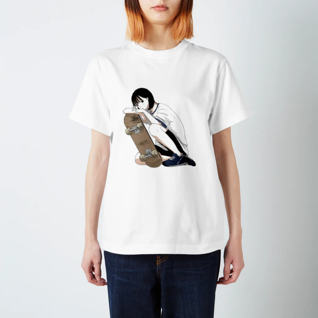 たまごのスケボーと女の子 スタンダードTシャツ