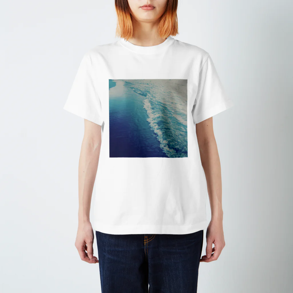 ラベンダーショップの青い海 Regular Fit T-Shirt