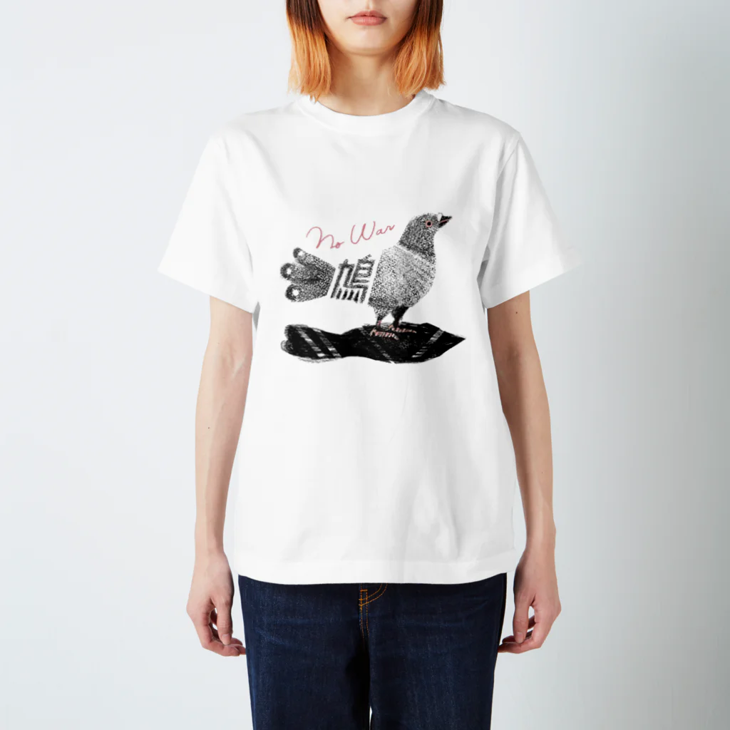 稲葉朋子 イラストレーターのNO WAR -pigeon- Regular Fit T-Shirt