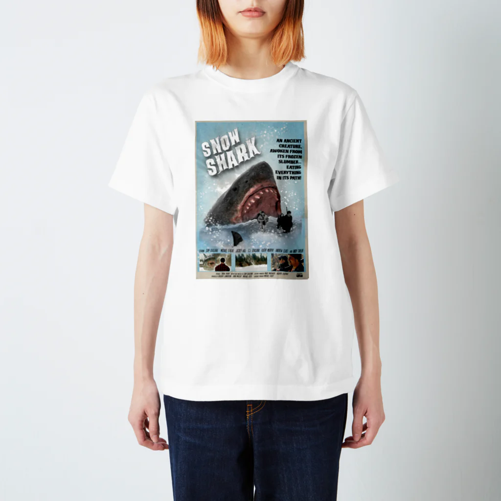 COMMA＋の『スノーシャーク 悪魔のフカヒレ』英語版ジャケット Regular Fit T-Shirt