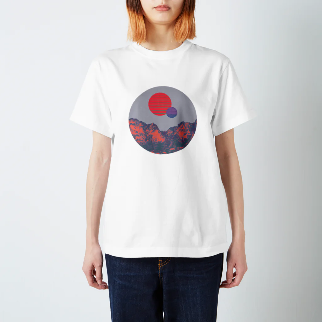 Petsuko's Shopの山と月々 スタンダードTシャツ