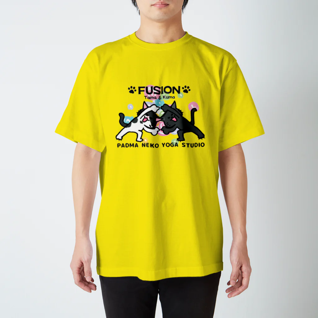 パドマネコヨガスタジオの雑貨屋さんのたま＆くまのフュージョンポーズ スタンダードTシャツ