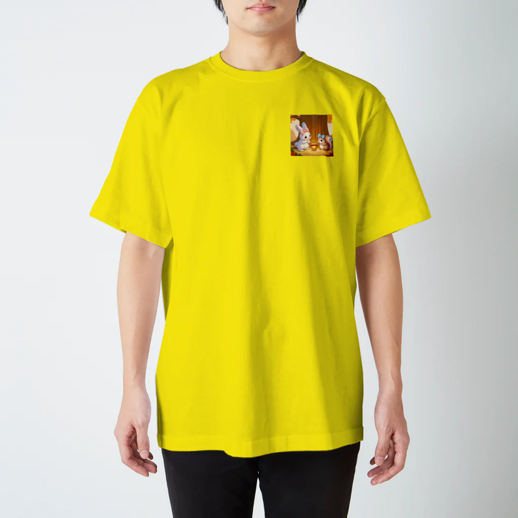 エレファント先生と虹色こどもたちのウサギちゃんとリスちゃん金のどんぐり Regular Fit T-Shirt