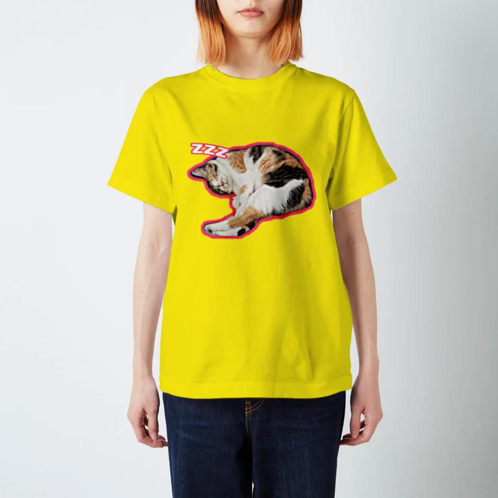 よもぎ屋のミケ猫テマのすやすやお昼寝 スタンダードTシャツ