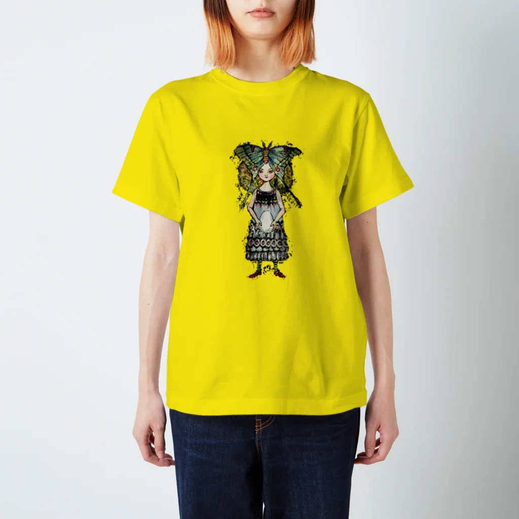 ヤマネコ。の部屋の蝶子 スタンダードTシャツ