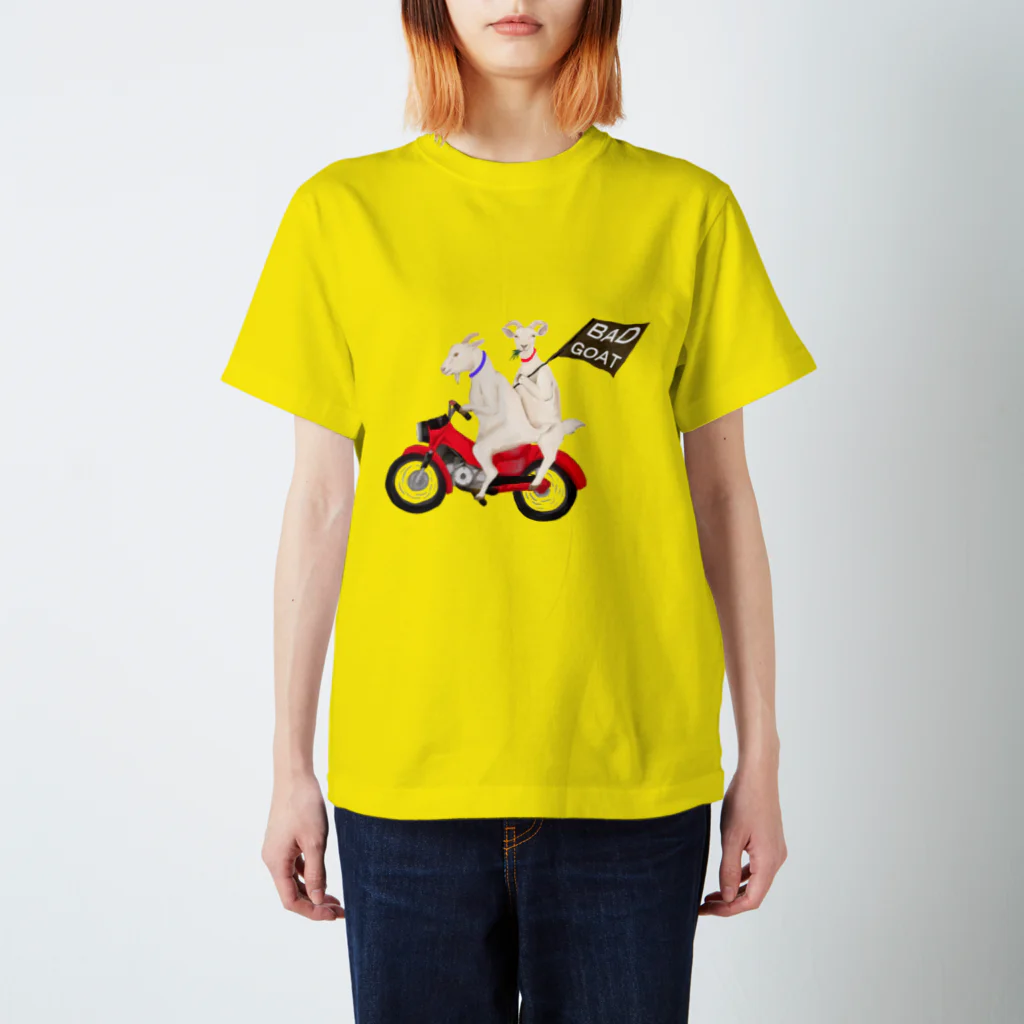 PoccaBocca–すかまるのおみせ–のバイクとヤギさん（あめちゃんとはるくん） スタンダードTシャツ