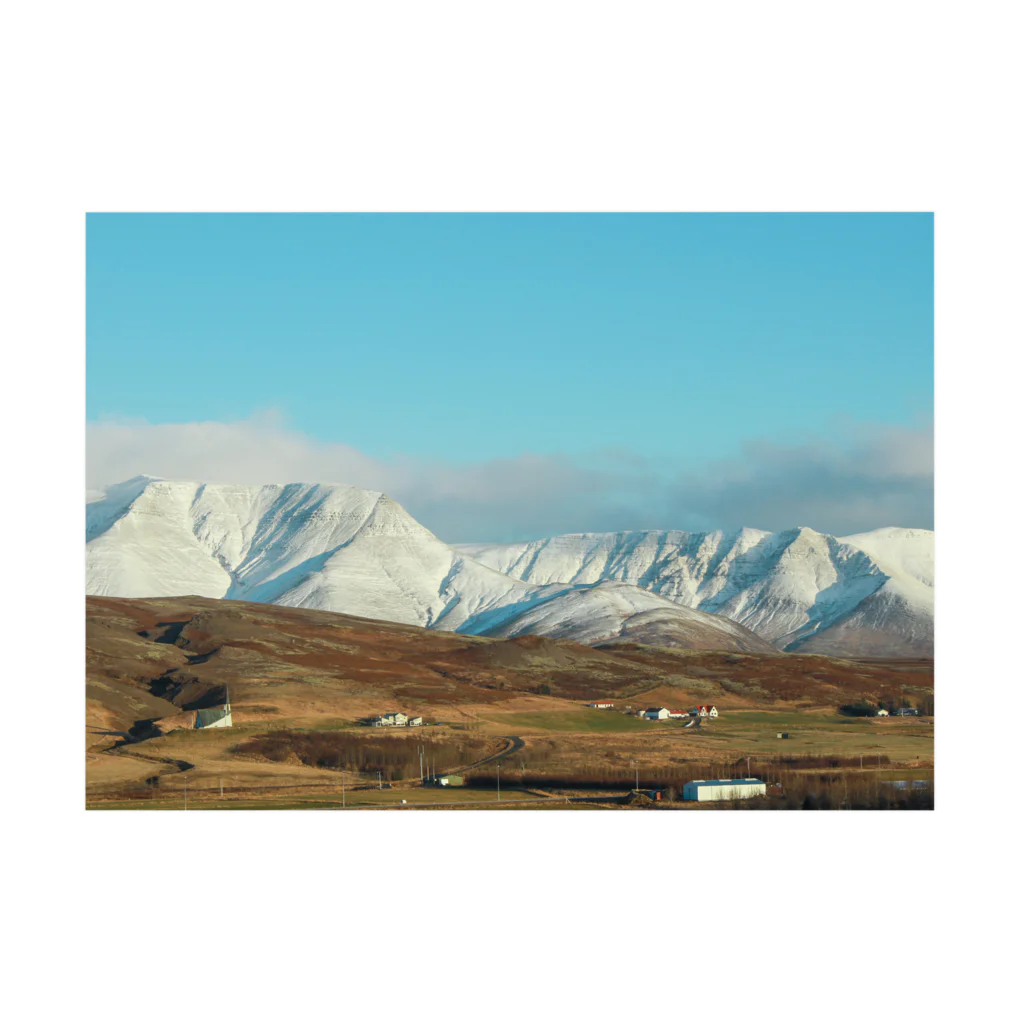 Keina Higashideのアイスランドの雪山 吸着ポスターの横向き