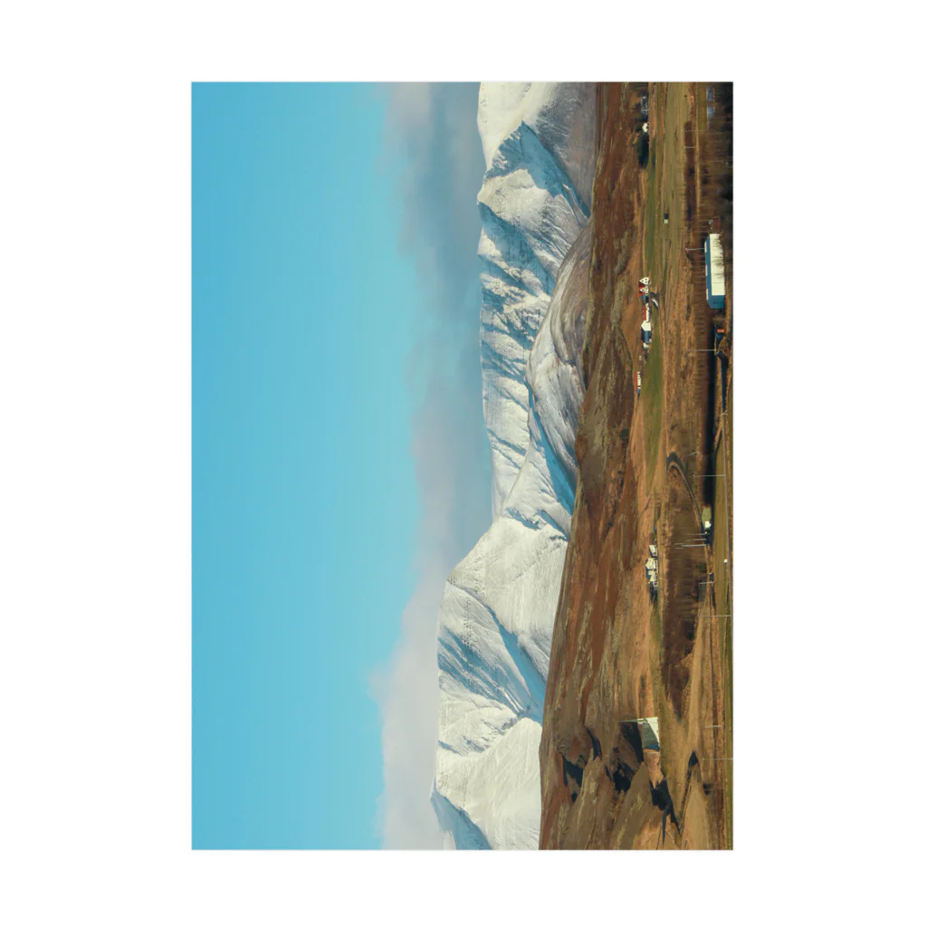 Keina Higashideのアイスランドの雪山 吸着ポスター