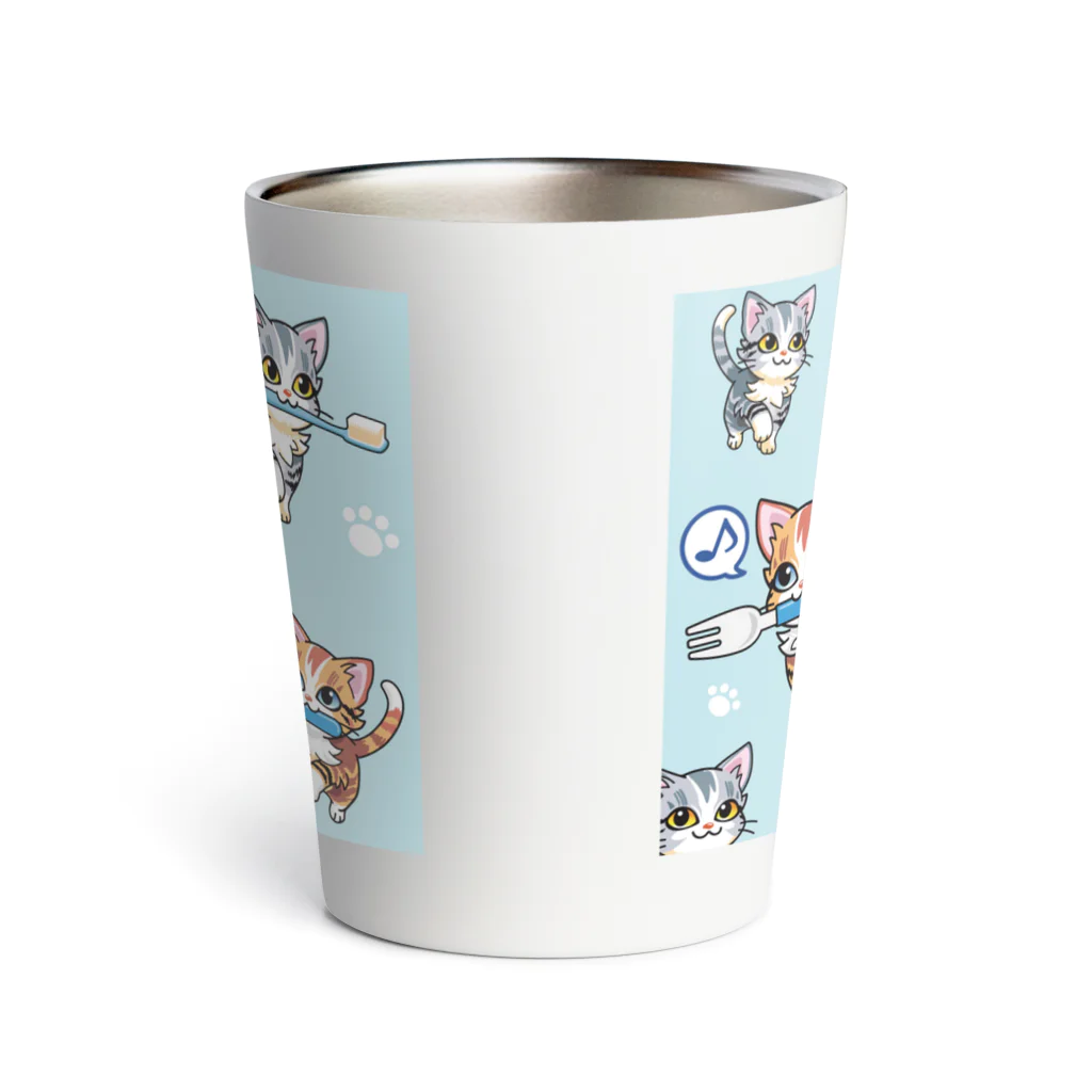 AckeeWolf Art Shopの歯ブラシをくわえたアメリカンショートヘアの子猫 Thermo Tumbler