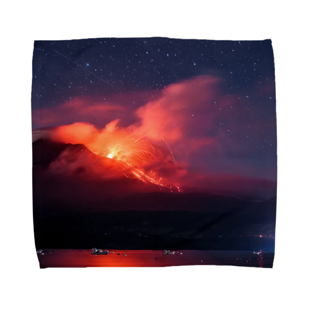 LUZ ORACEL FILMSのSakurajima Volcano Night Towel Handkerchief