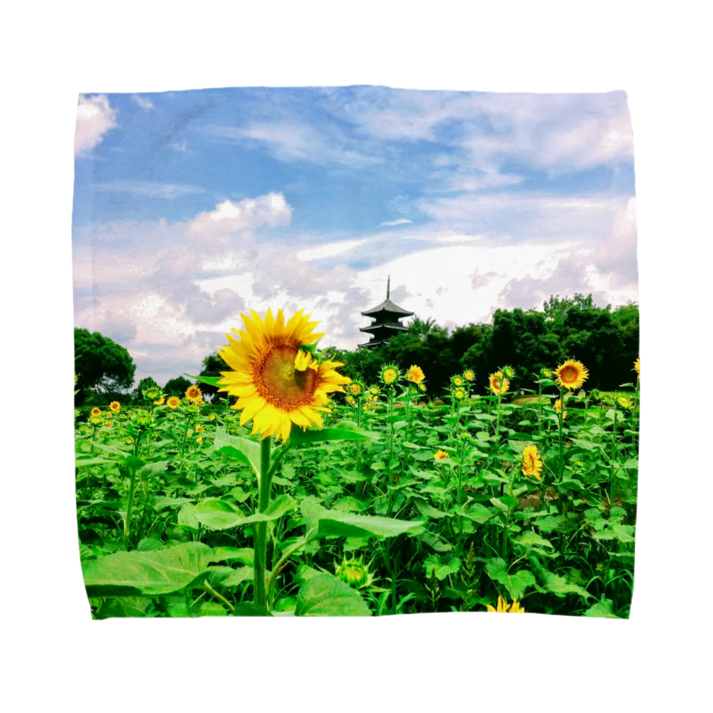 Una Villa Shopのひまわり畑と五重塔１ Towel Handkerchief