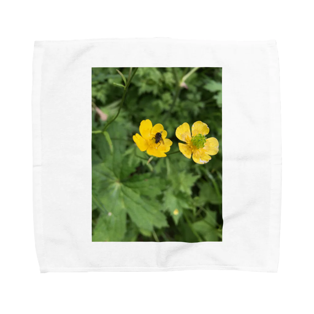 kujiradonirukadonのなんかの花とハチ Towel Handkerchief