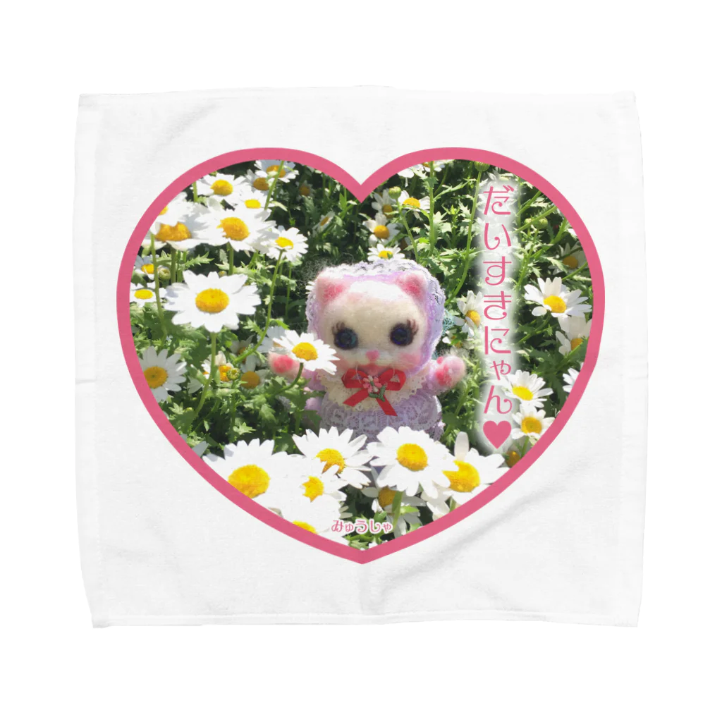 メルティカポエミュウのノースポール畑のベリー❤️(だいすきにゃん) Towel Handkerchief