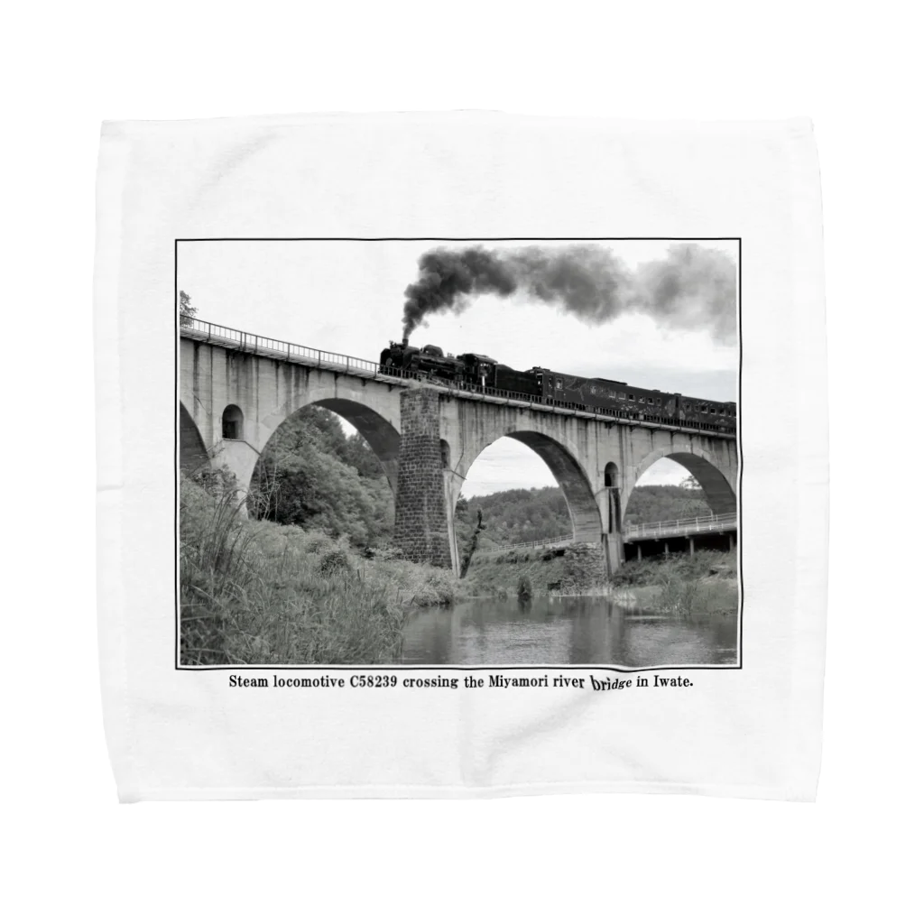 ヴィンテージ鉄道写真グッズの店の宮森川橋梁を渡る 蒸気機関車 C58239 タオルハンカチ