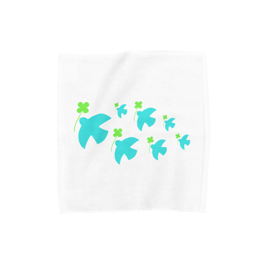 AROMA☆LOVELYのクローバーを運ぶ鳥 Towel Handkerchief