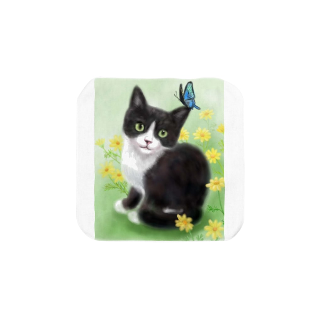 Dream ハチワレ子猫と蝶々 Towel Handkerchief By ａｔｅｌｉｅｒ ｈｅｕｒｅｕｘ Mihoko Fujiwara Suzuri