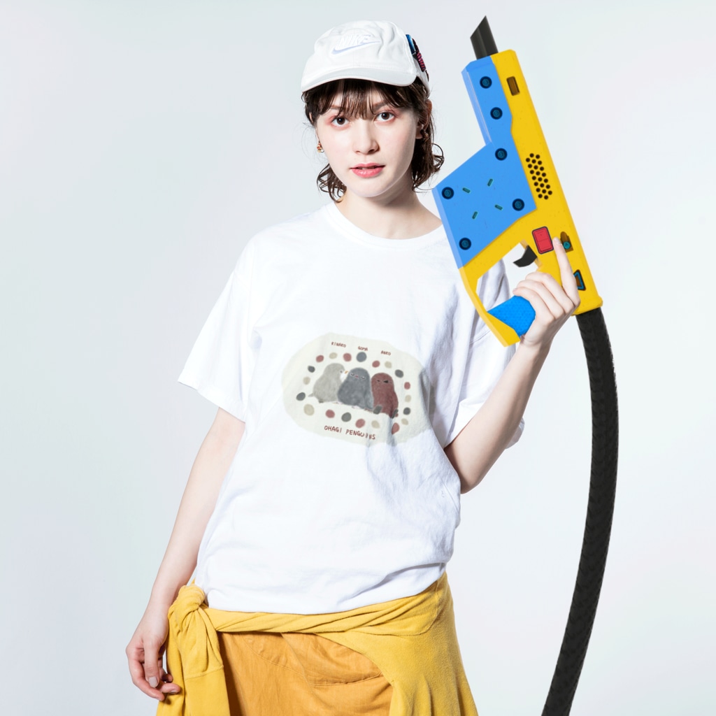 ヤママユ(ヤママユ・ペンギイナ)のOHAGI PENGUINS ASSORT Washed T-Shirt :model wear (front)