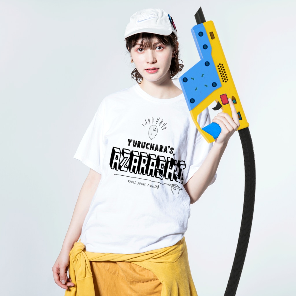 ぺちぺち工房 Pechi Pechi Atelierのあざらし タイポグラフィーver. Washed T-Shirt :model wear (front)