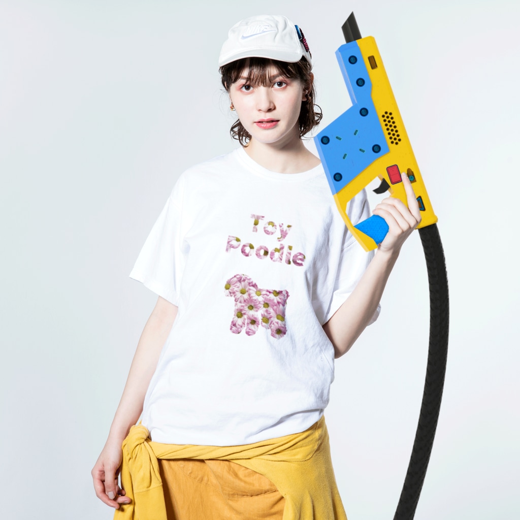 onehappinessのトイプードルとデイジー Washed T-Shirt :model wear (front)